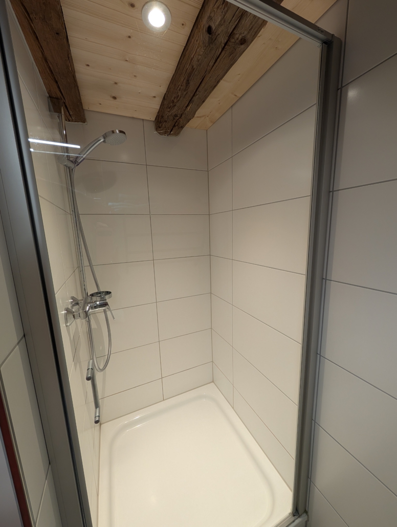 Neue Dusche mit Glastür