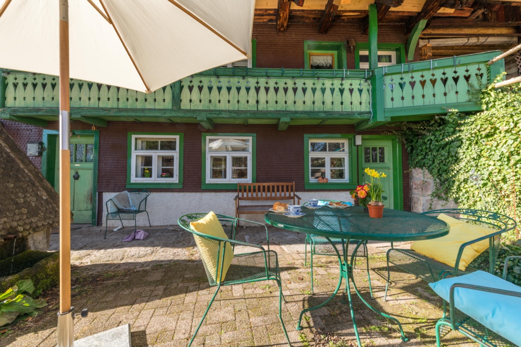 Terrasse und Wohnung dahinter